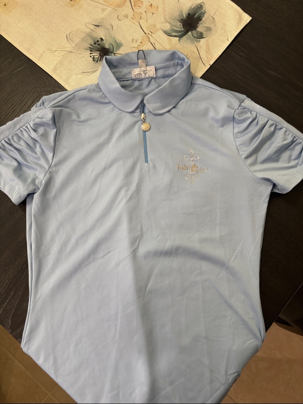 FairPlay polo shirt w ruffle sleeves